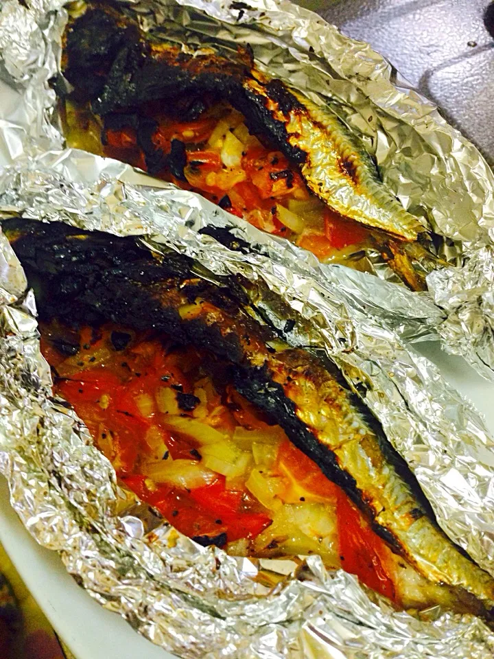 Grilled fish with tomato and onion inside|Laarni Nabongさん