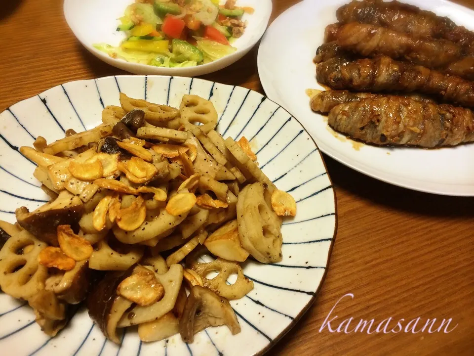 Yuka Nakataさんの料理 Stir fried mushrooms n lotus root w/ anchovy 蓮根と茸のアンチョビ炒め   と、茄子の豚バラ巻き🌀  〈ゆかちゃん祭り〉|かまさん