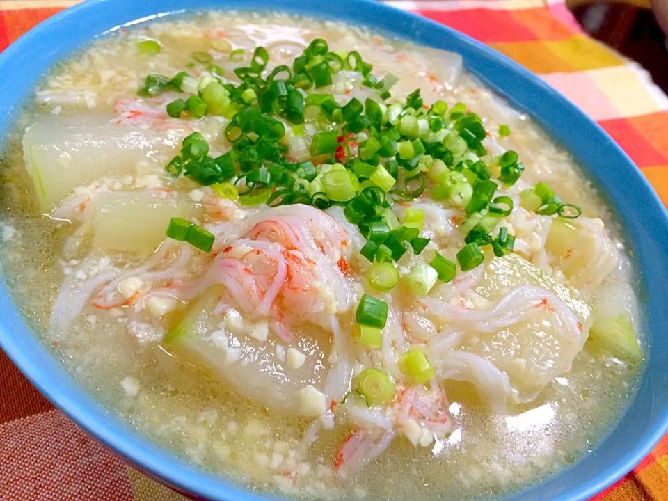 ともこさんの料理 玉子豆腐とカニカマ使って簡単うまうまあんかけ冬瓜♥|くみさんさん