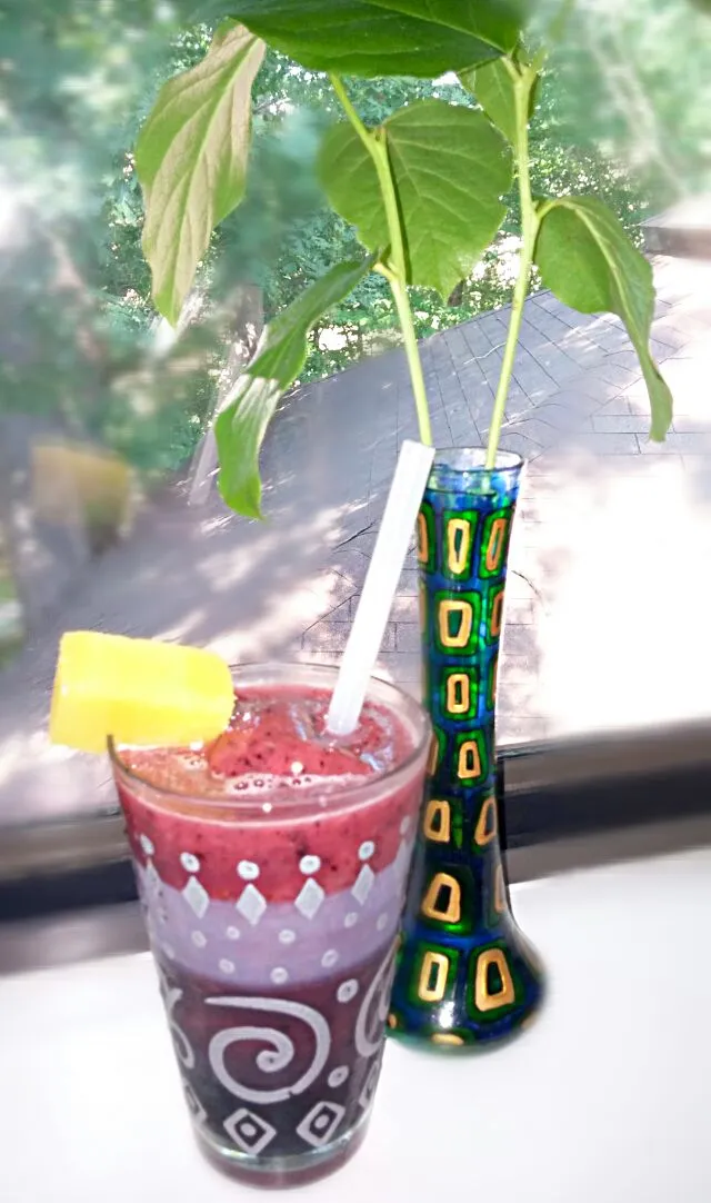 fresh watermelon, blueberries and pineapple juice smoothie|Jiraphon Gさん