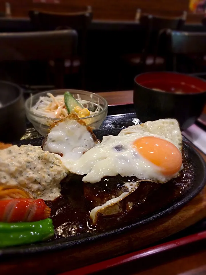 エビ付きハンバーグ目玉焼き定食その2|Bettyさん