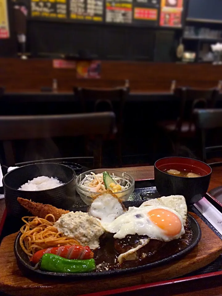 エビ付きハンバーグ目玉焼き定食その3|Bettyさん