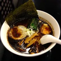 Snapdishの料理写真:黒マー油ラーメン|Wakaさん