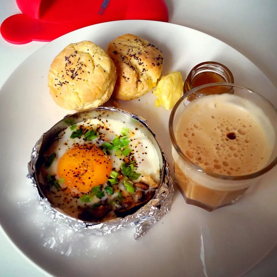 Snapdishの料理写真:baked mushroom egg truffle oil, poppyseed scones plus latte.|Lauraさん