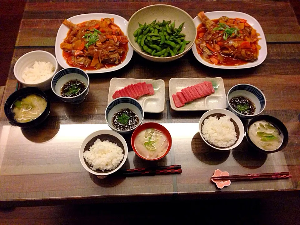 久しぶりに魚料理、揚げ魚の甘酢あんかけ、マグロの刺身、モズク、ダイコンの味噌汁。|Keisei Chouさん