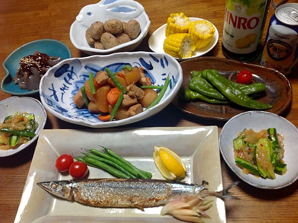 Snapdishの料理写真:秋刀魚の塩焼き、万願寺唐辛子焼き、豚肉と大根の煮物|しもっち"もたれつさん