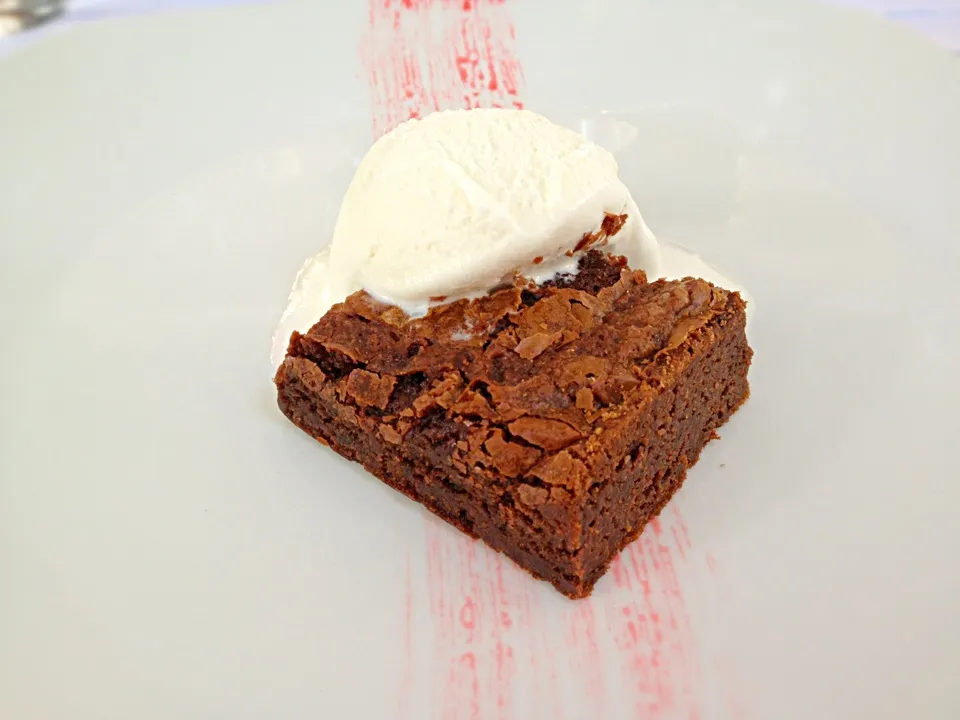 Brownie de chocolate con helado de vainilla|チビミミさん