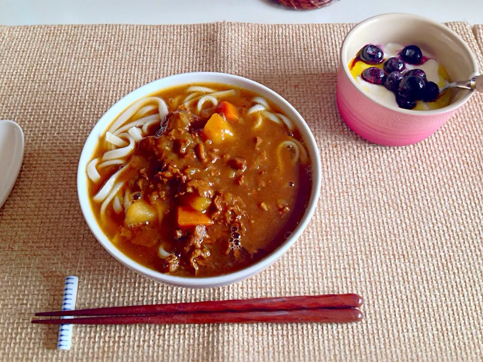 カレーうどん ブルーベリーヨーグルト|にゃろめさん