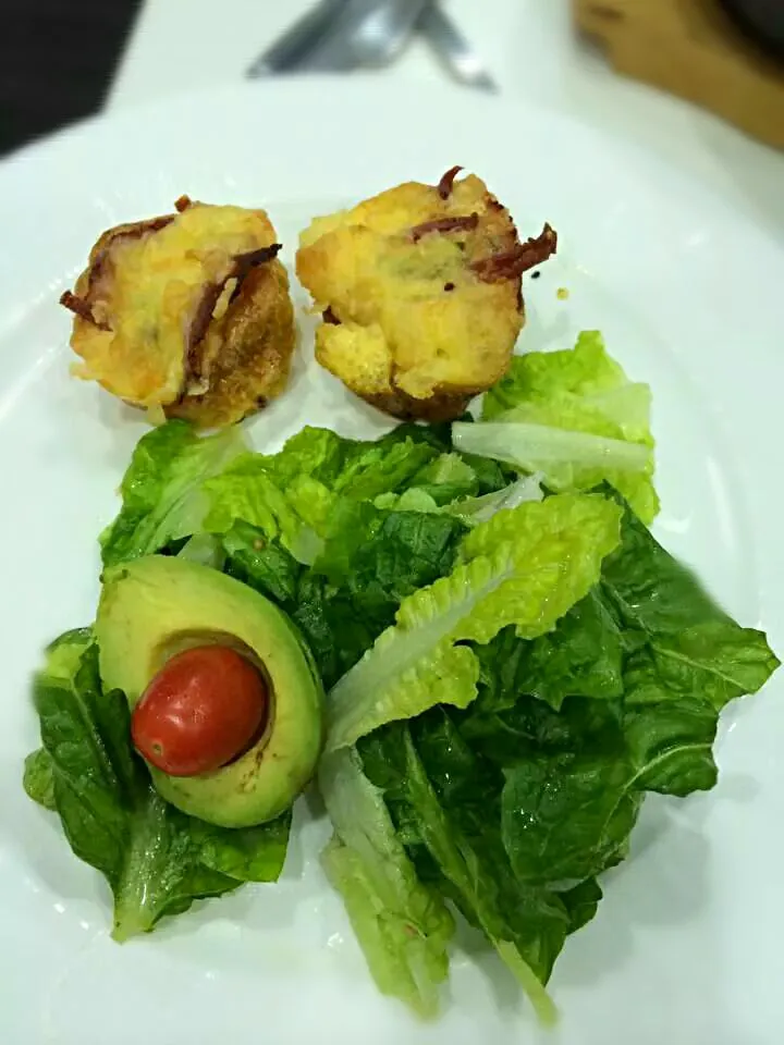 Snapdishの料理写真:Bacon Cup with Salad|louiseさん