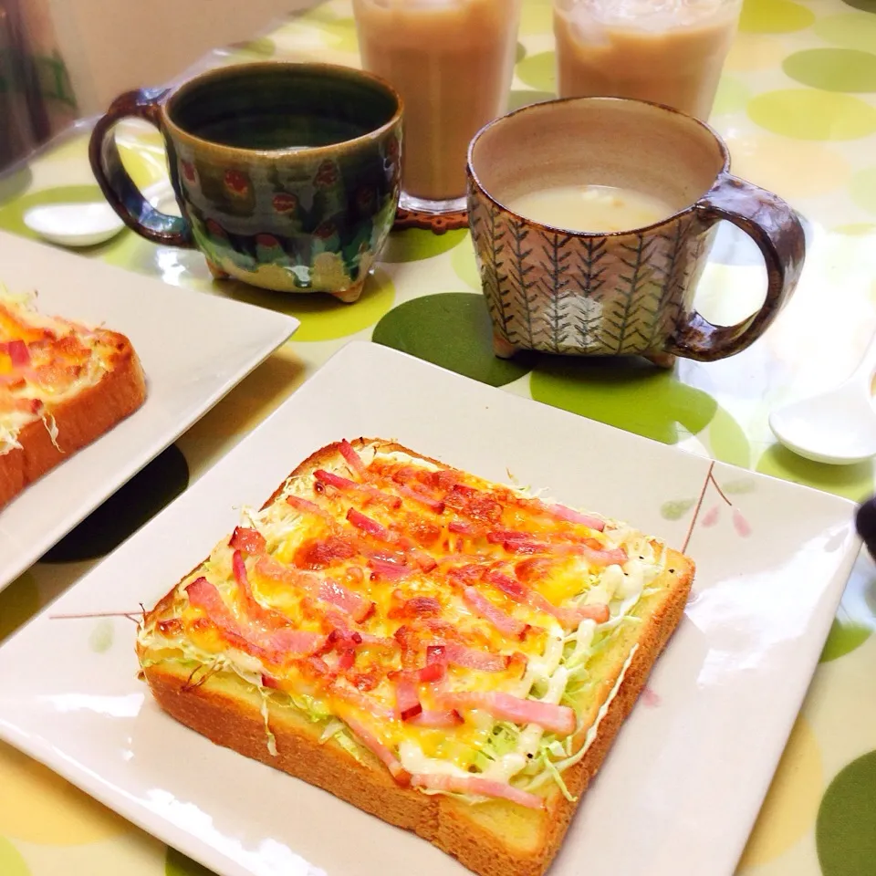 Snapdishの料理写真:今朝はきゃべつトースト、ベーコンポテトのポタージュ、アイスカフェオレ。|うさ爺さん