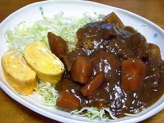 昼ご飯（千切りキャベツのカレー掛け、しらす入り卵焼き）|すーさん