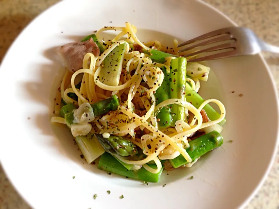 Garlic,asparagus,pork spaghetti 🌱🐖🍝|Nonononoさん