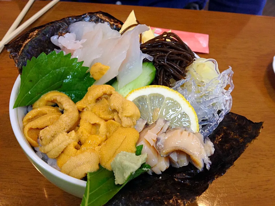 小樽でお好み海鮮丼〜アワビ・ヒラメ・ウニ！|さちこ(さがねっち)さん