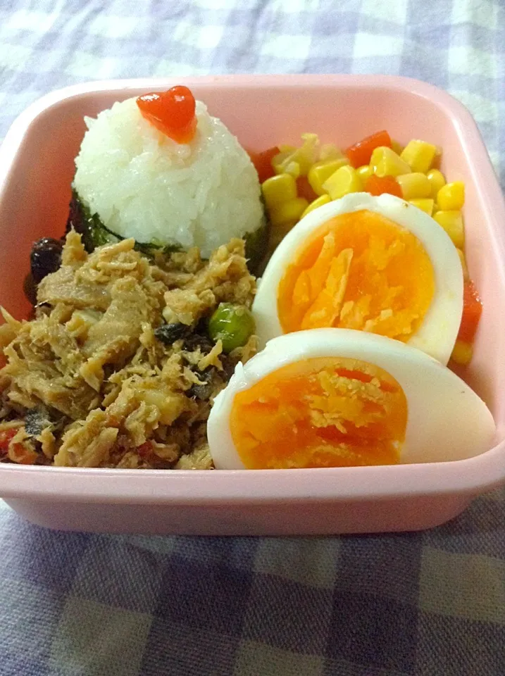 Onigiri with Tuna, Egg and Corn|Esther Mozoさん