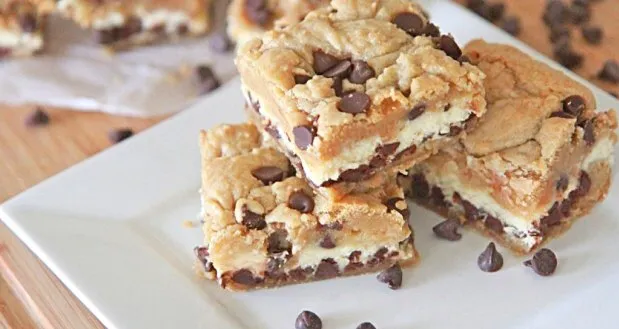 Chocolate Chip Cookie Cheesecake Bars|Sin Mさん