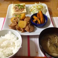 Snapdishの料理写真:鶏のブツ切りとジャガイモのあっさり煮|たけみほさん