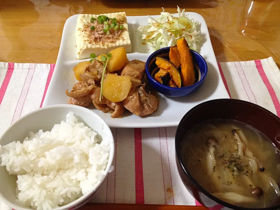 Snapdishの料理写真:鶏のブツ切りとジャガイモのあっさり煮|たけみほさん