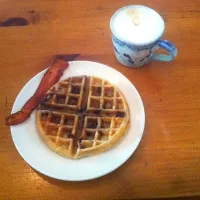 Aretha Frankentein Waffle, Nueske's Bacon & a blend of Blue Bottle & Handlebar Coffee. Perfect breakfast for a long weekend.|chris olmsteadさん