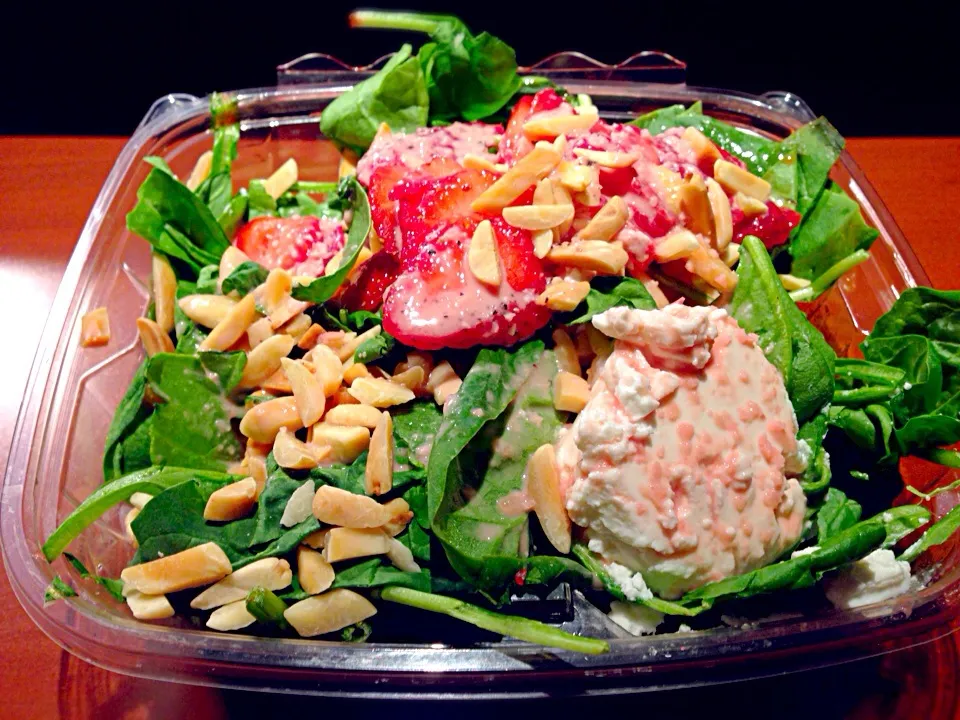 My Favorite Strawberry and Spinach Salad|chan mitsuさん