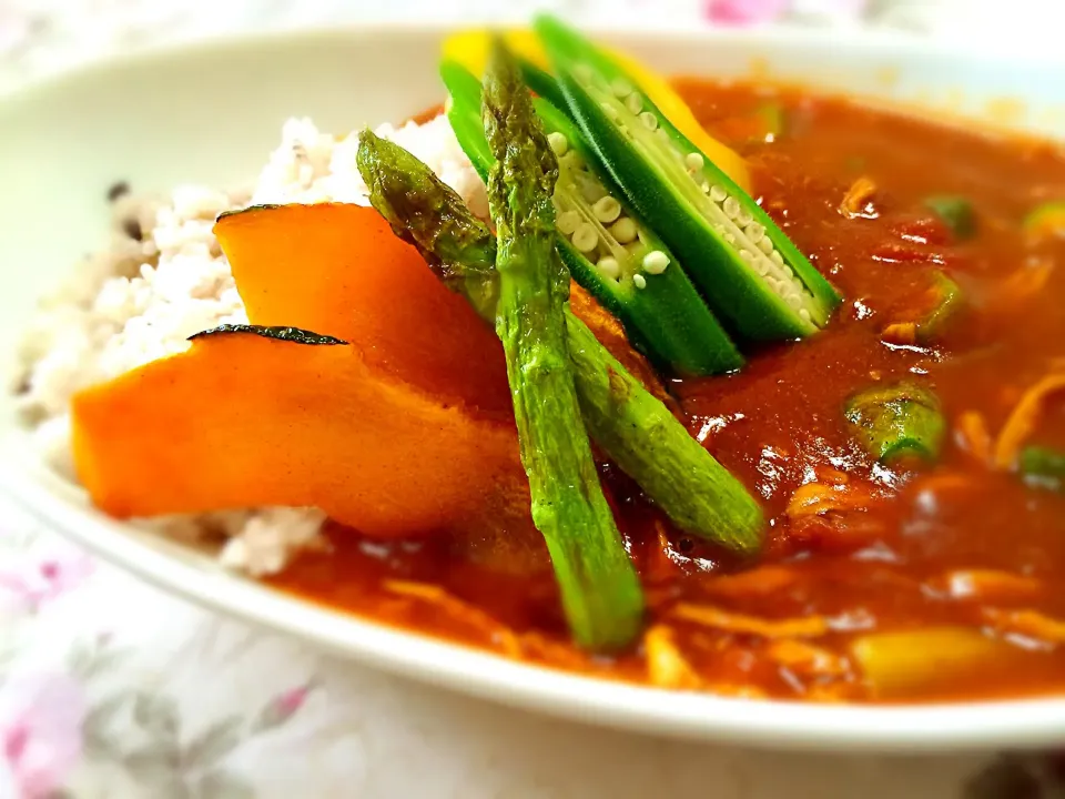 夏野菜のトマトカレー♡|ぴろかさん