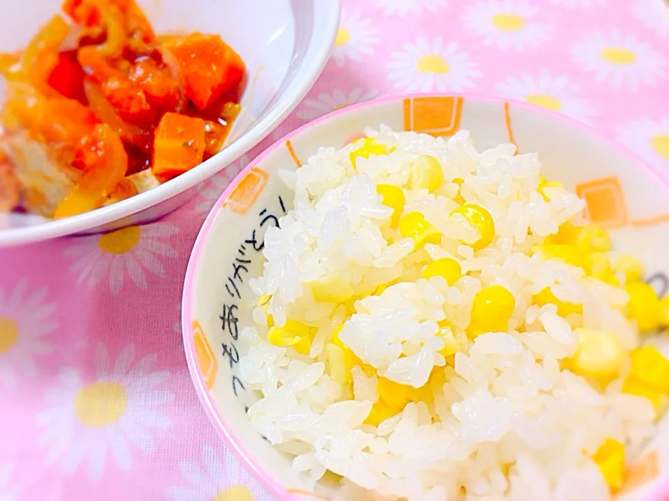 Snapdishの料理写真:晩ごはん♡とうもろこしご飯と鯖缶のトマト野菜煮込み🍅|えいぽんさん