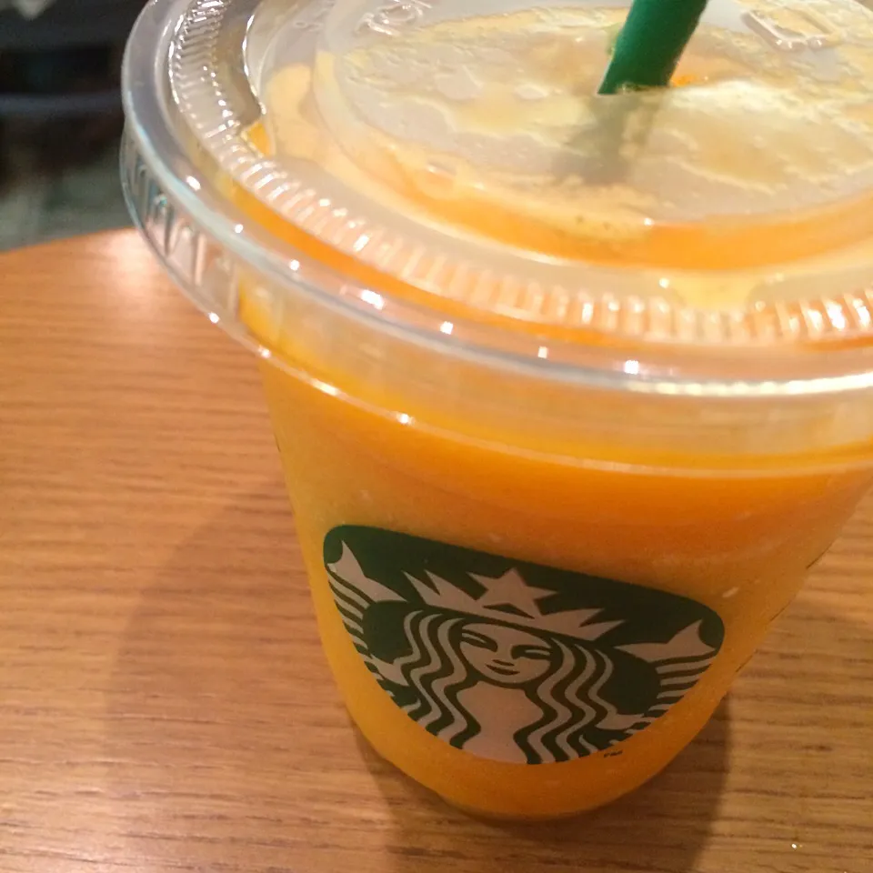 mango passion fruit tea frappuccino|hirotomoさん