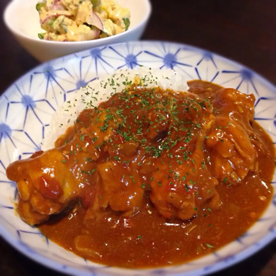 Snapdishの料理写真:手羽元カレー♪ 昨日のトマトスープをリメイク♪   秋もやっぱりカレーですね(〃艸〃)笑|miiiーna"さん