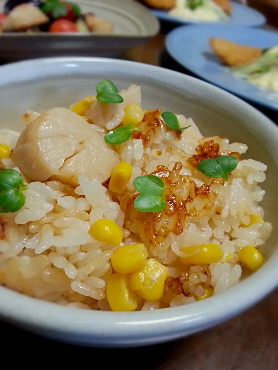 お焦げが旨い！(￣▽￣)b
とうもろこしとほたて貝柱のバター醤油炊き込みご飯|ふりるさん