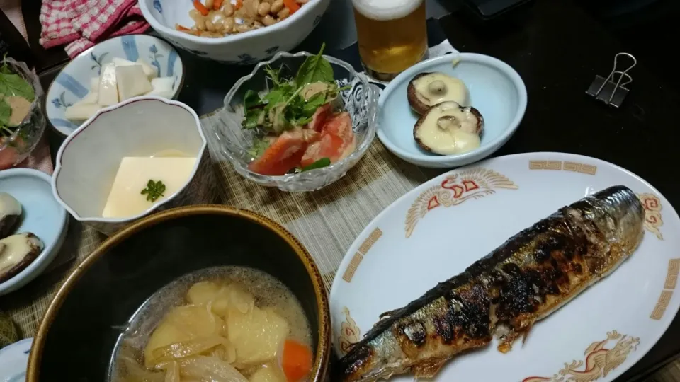 肉じゃが＆秋刀魚の塩焼き＆トマトのサラダ＆椎茸焼き|まぐろさん