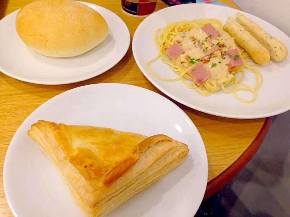 Carbonara, Chicken Pie & Tuna Pandesal|iamfem05さん