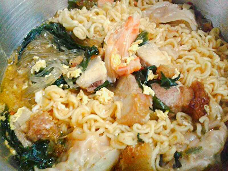 kimchi noodle soup with seaweed,  mandu and salted roasted pork! #Korean cuisine #home made #home cook # fusion cuisine #delicious #Dinner|Kenex Kum Chee Kuanさん