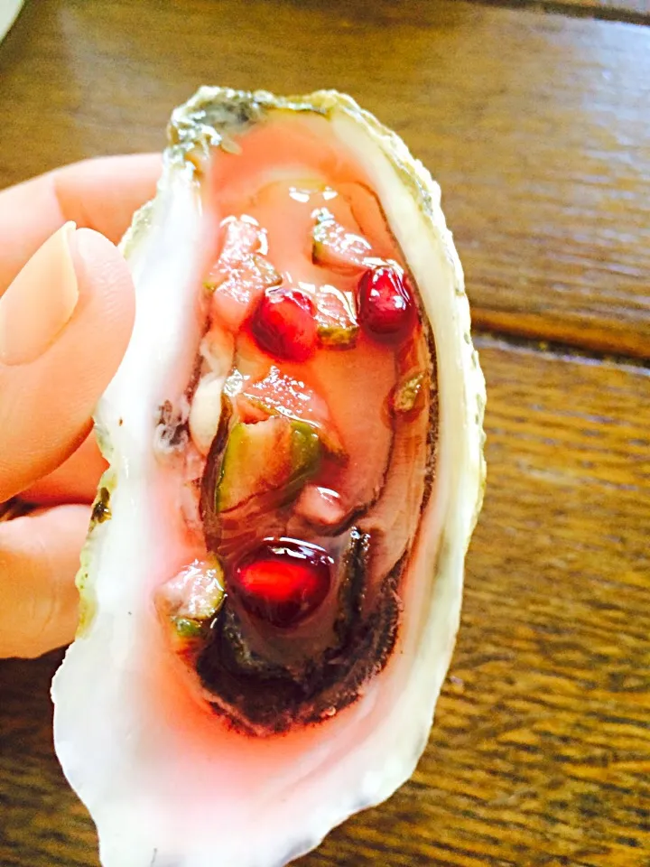 Fresh oyster with pomegranate and cucumber mignonette|gina clarkeさん