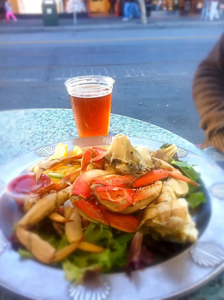 Dungeness crab on the streets of San Francisco|gina clarkeさん