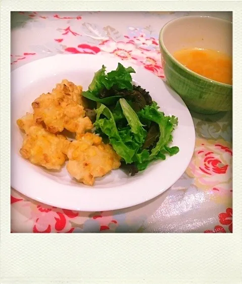 corn & chicken fritters, baby leaf salad, carrot & onion & potato soup|Meeさん