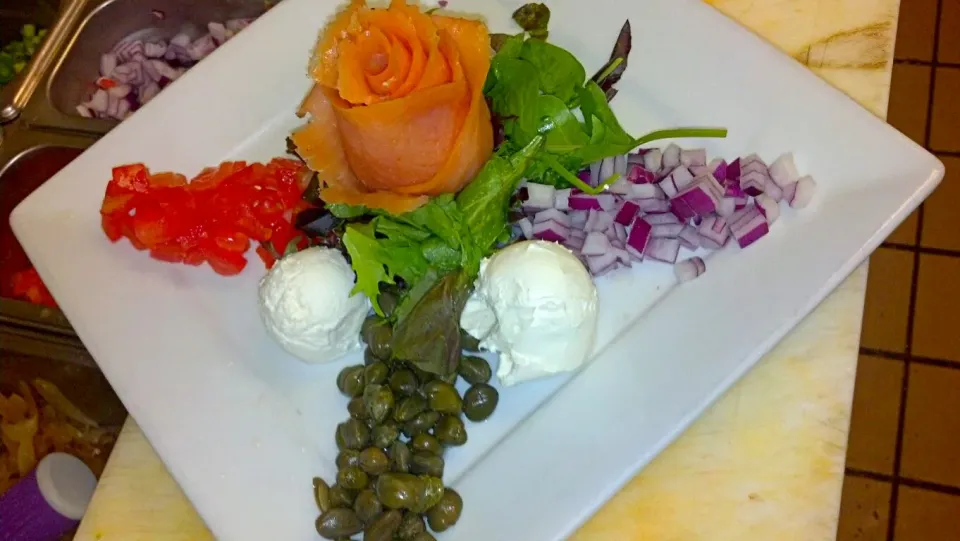 smoked salmon with goat cheese|Roberto Cruzさん