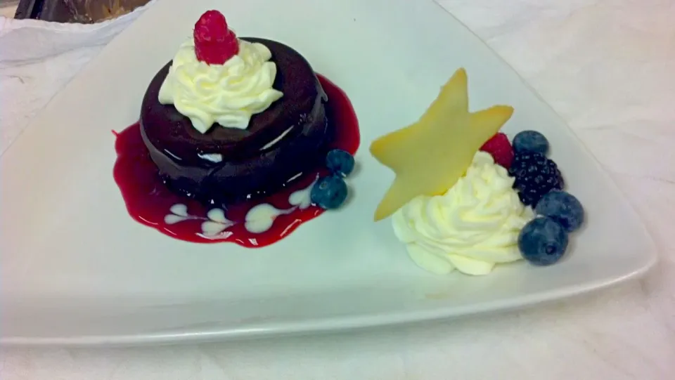 flourless chocolate ganache cake|Roberto Cruzさん