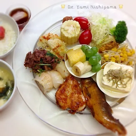 今日の「ドクターにしやま由美式ダイエットプレート」のご紹介です‼︎12時の位置のトマトから時計周りに順番に食べましょう❗️|ドクターにしやま由美式時計回りダイエットプレートさん