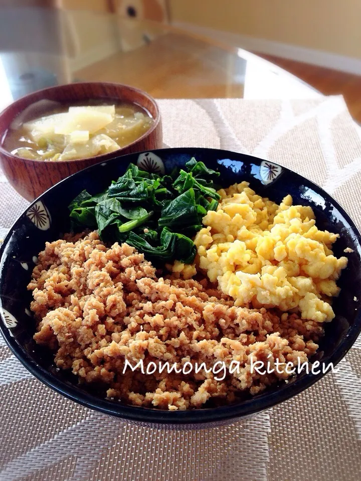 鶏そぼろ丼|Momongacleさん