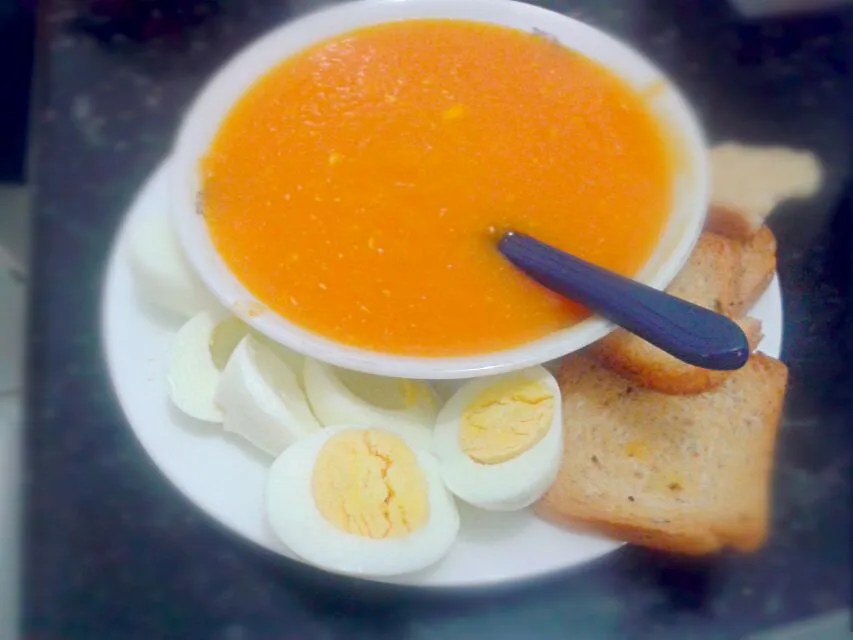 Snapdishの料理写真:30/08/2014 - jantar

creme de abóbora e cenoura com queijo de coalho light + torradas multigrãos + ovo cozido + claras cozidas|Gabriela Baptistaさん