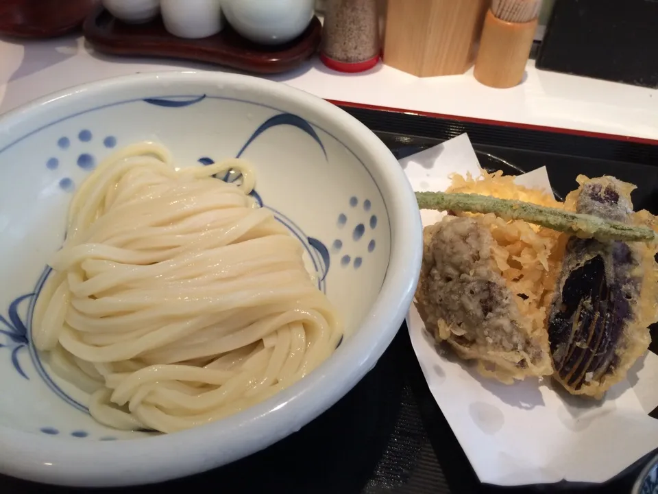 Snapdishの料理写真:人形町 谷や「野菜天ぷら 冷ぶっかけうどん」|りぼんさん