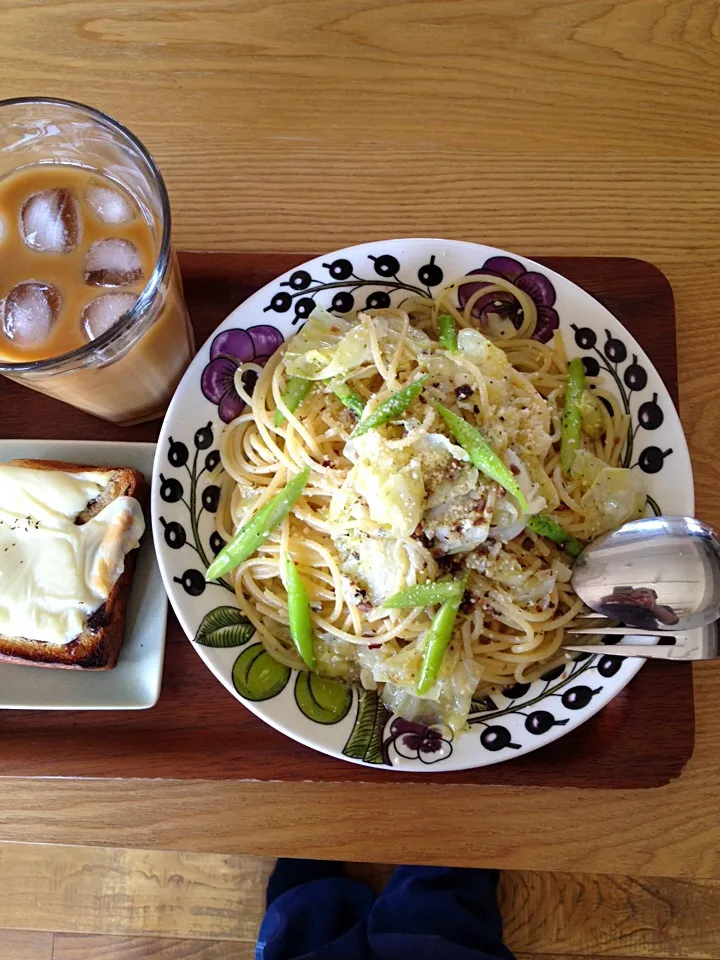 キャベツとアンチョビパスタ🍝|hiromiさん