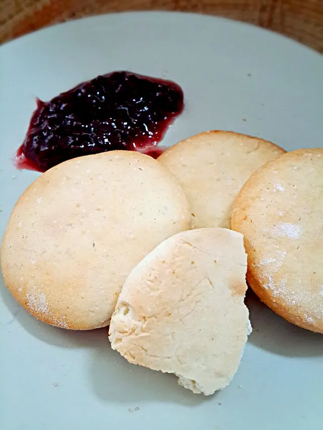 Snapdishの料理写真:Lemon Biscuits (Rice Flour)|Benny,Newbies' gluten free cookingさん