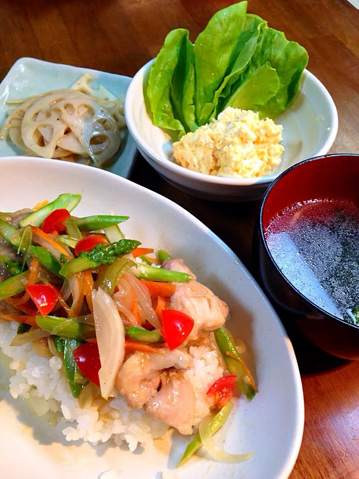 Ryokoさんの料理 量増しアスパラの鶏丼  パプリカと塩バター醤油で！|ちなみんさん