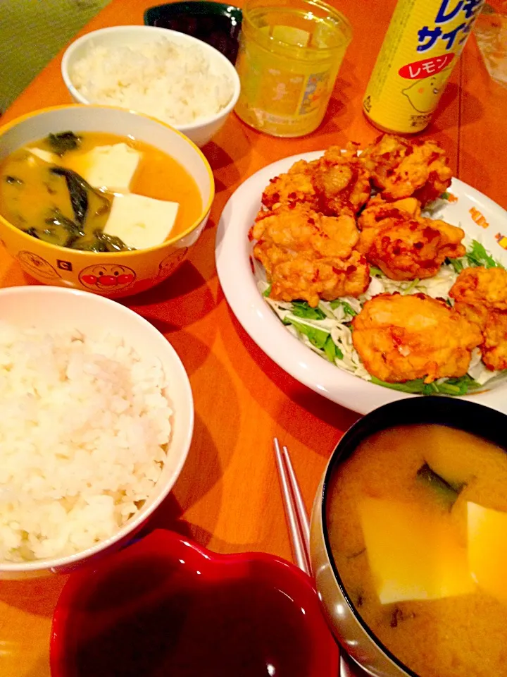 🐣鶏の唐揚げ、豆腐と若芽のお味噌汁  水菜とキャベツのサラダ|ch＊K*∀o(^^*)♪さん