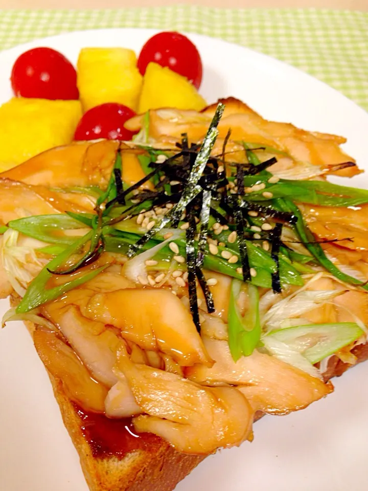 照り焼きチキンのせトーストでモーニング🍀|デミさん