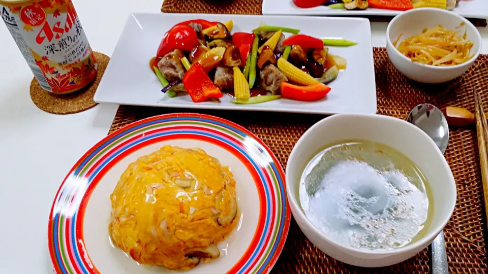 Snapdishの料理写真:今日の夕食 豚肉と野菜の黒酢あんかけ、もやしのピリ辛サラダ、塩あんの天津飯、わかめスープ|pinknari🐰🌈さん