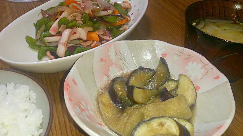 ・イカとピーマンの炒めもの
・茄子と揚げの炊きもの
・玉ねぎの味噌汁|ようかんさん