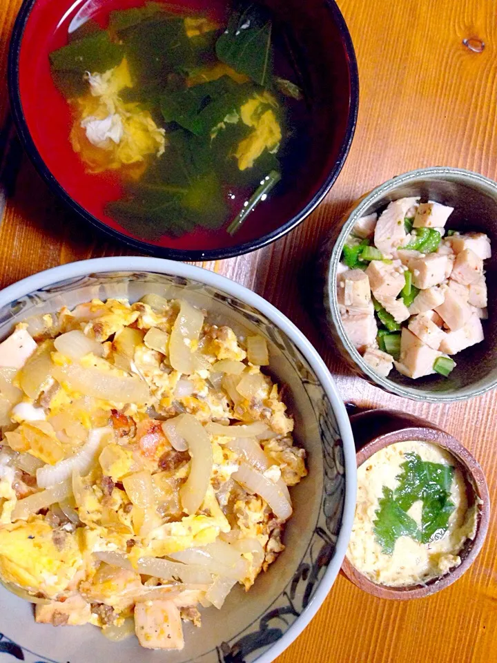 オクラとササミのサラダ＆茶碗蒸し＆ほうれん草のかき玉スープ＆親子丼💓|あゆかさん