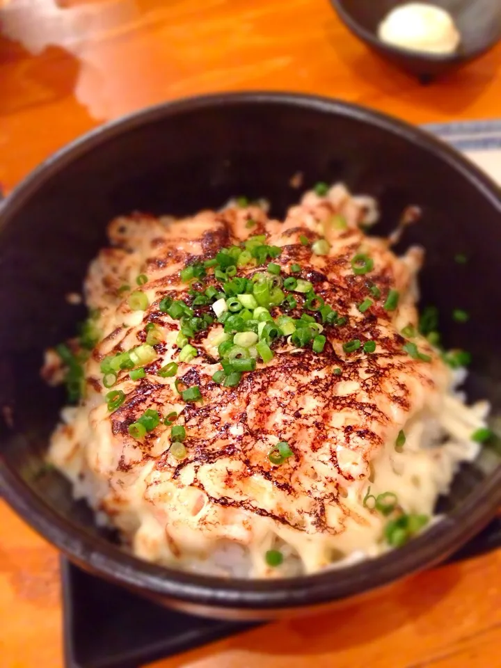 炙りサーモンマヨ丼♥️|まりあんぱんまんさん