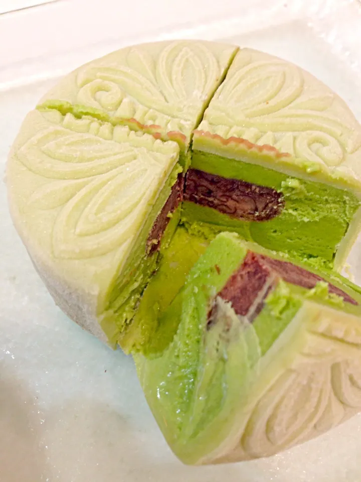 Mochi green tea ice cream with red bean filling|PhUnGさん